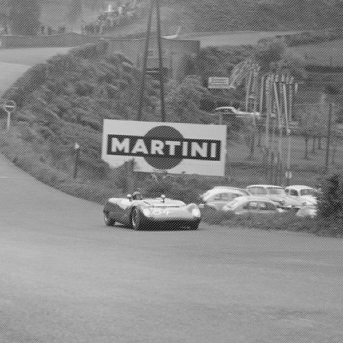 La petite Lotus 23 avec son moteur 1600 cc ait des merveilles sur le circuit du Nurburgring